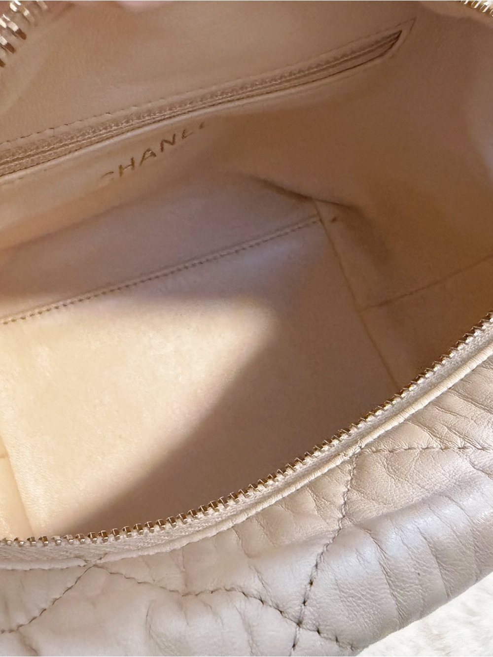Chanel Quilted Beige Chain-Handle Shoulder Hobo Bag - Picture 8 of 11